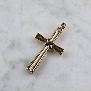Womens Vintage Estate 10k Yellow Gold Religious Cross Pendant 0.9g #E6576